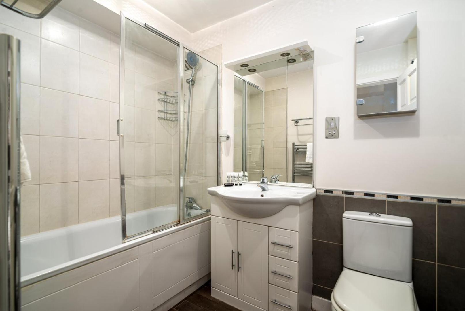 Apartament Guestready - Lovely Ground Floor Duplex With Patio In Southbank Londyn Zewnętrze zdjęcie