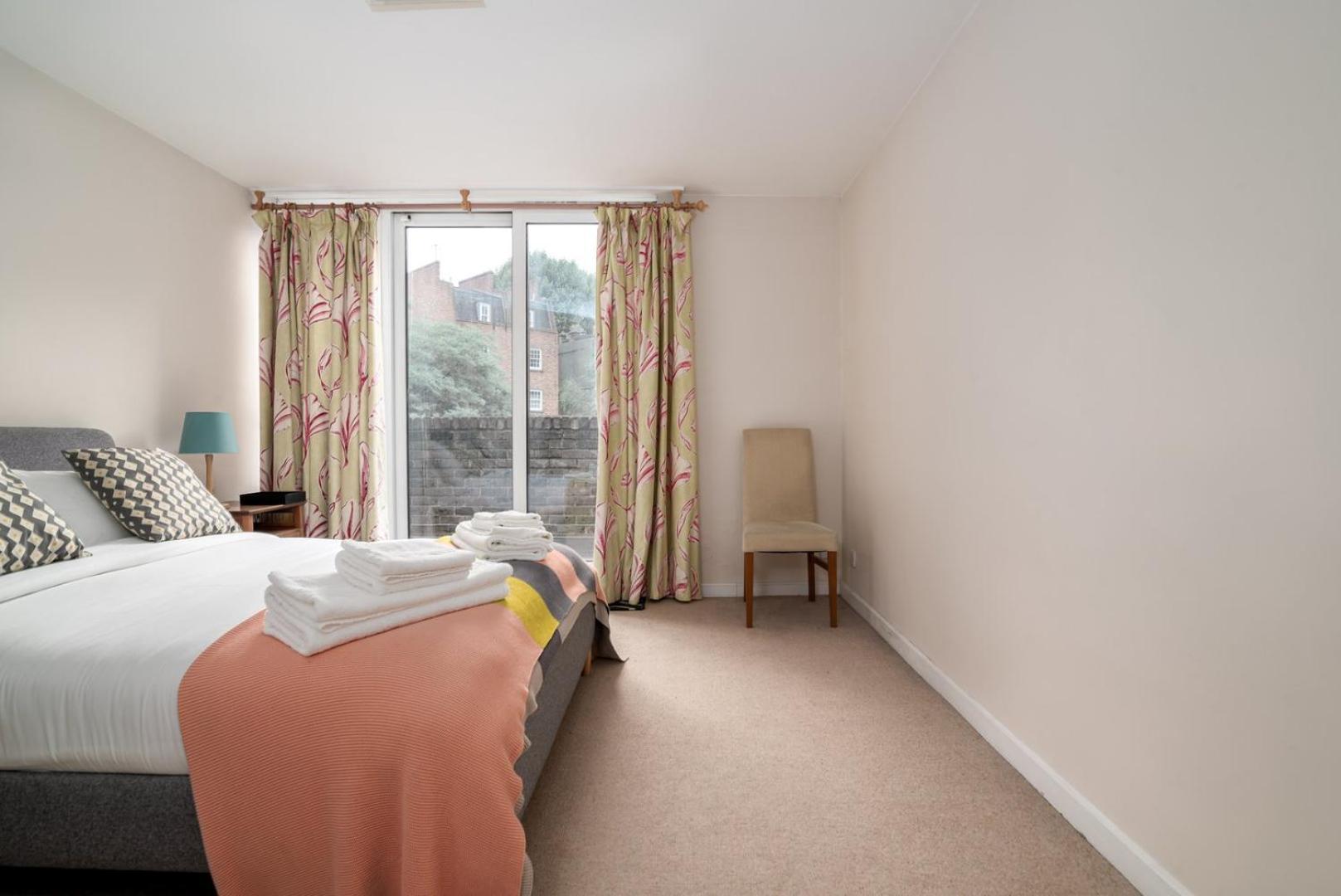 Apartament Guestready - Lovely Ground Floor Duplex With Patio In Southbank Londyn Zewnętrze zdjęcie