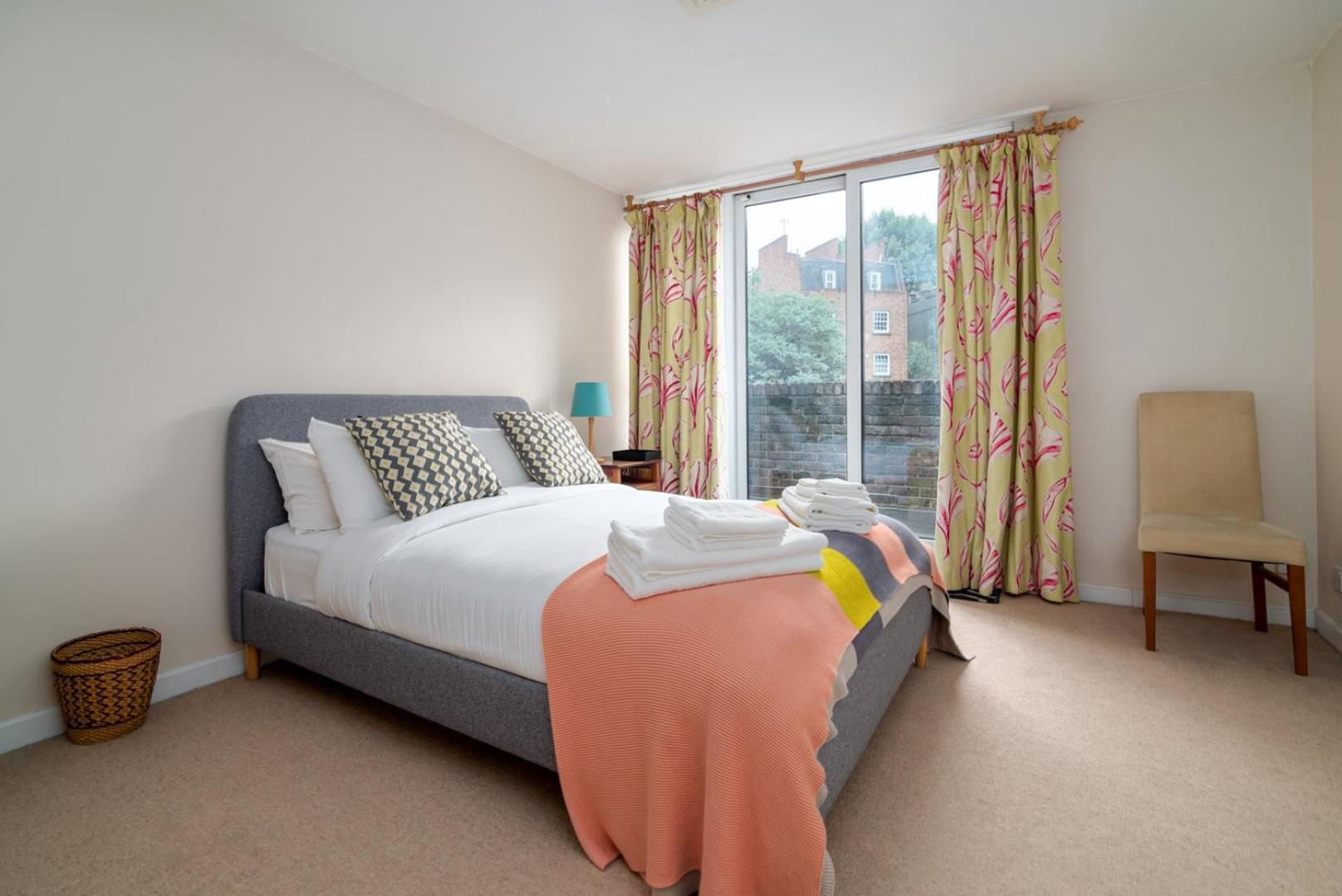 Apartament Guestready - Lovely Ground Floor Duplex With Patio In Southbank Londyn Zewnętrze zdjęcie